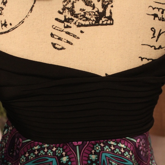 🔥REDUCED 🔥 NWT Signature by Sangria Handkerchief Halter Dress - Picture 3 of 4